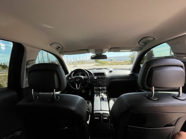 Серый Мерседес 220, объемом двигателя 2.1 л и пробегом 271 тыс. км за 12000 $, фото 17 на Automoto.ua