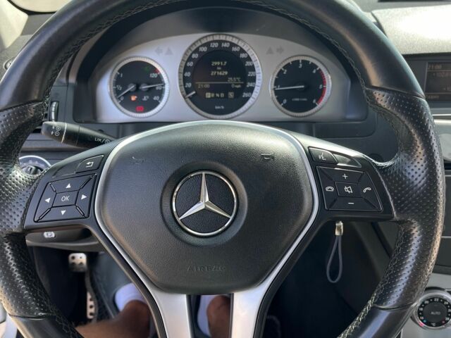 Серый Мерседес 220, объемом двигателя 2.1 л и пробегом 271 тыс. км за 12000 $, фото 12 на Automoto.ua