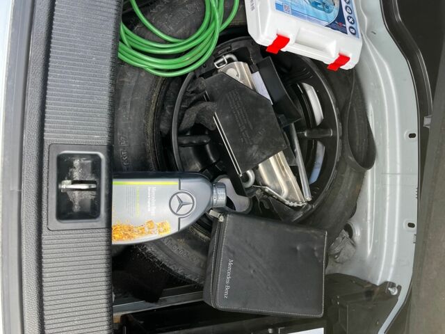 Серый Мерседес 220, объемом двигателя 2.1 л и пробегом 271 тыс. км за 12000 $, фото 10 на Automoto.ua