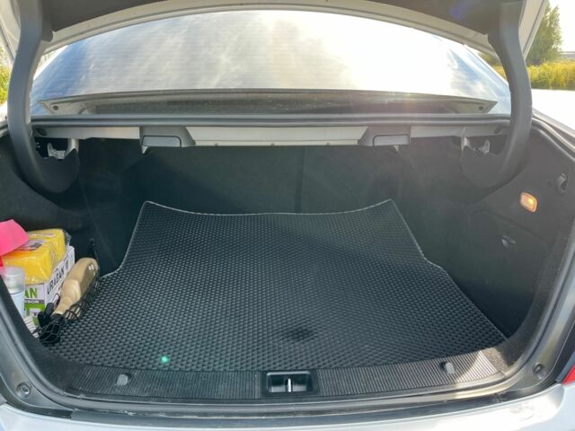 Серый Мерседес 220, объемом двигателя 2.1 л и пробегом 271 тыс. км за 12000 $, фото 9 на Automoto.ua