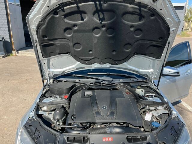 Серый Мерседес 220, объемом двигателя 2.1 л и пробегом 271 тыс. км за 12000 $, фото 7 на Automoto.ua