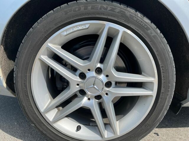 Серый Мерседес 220, объемом двигателя 2.1 л и пробегом 271 тыс. км за 12000 $, фото 20 на Automoto.ua