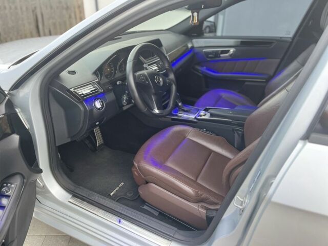 Серый Мерседес 220, объемом двигателя 2.1 л и пробегом 320 тыс. км за 10000 $, фото 9 на Automoto.ua