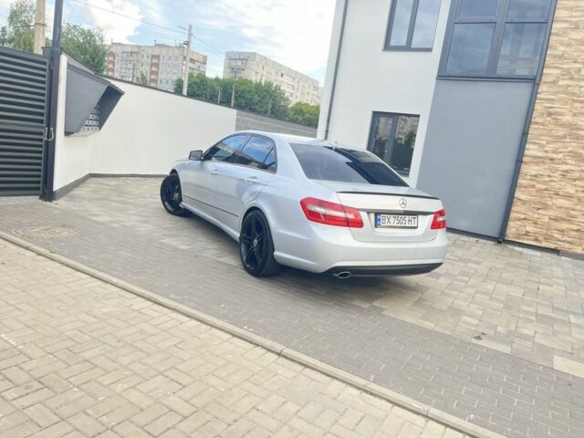 Серый Мерседес 220, объемом двигателя 2.1 л и пробегом 320 тыс. км за 10000 $, фото 6 на Automoto.ua