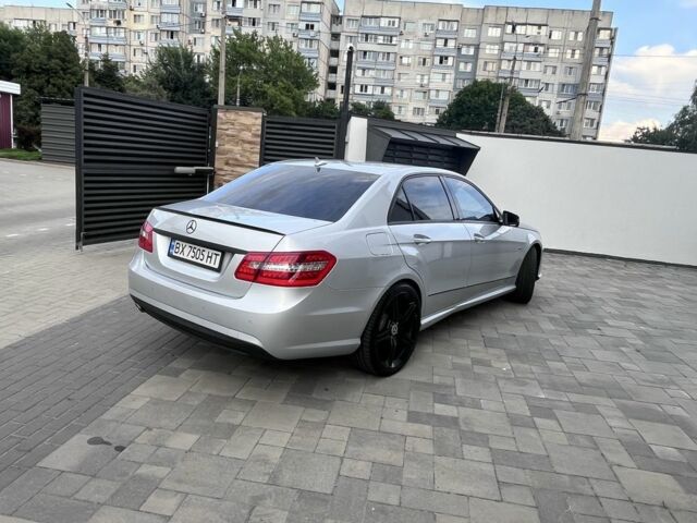 Серый Мерседес 220, объемом двигателя 2.1 л и пробегом 320 тыс. км за 10000 $, фото 5 на Automoto.ua