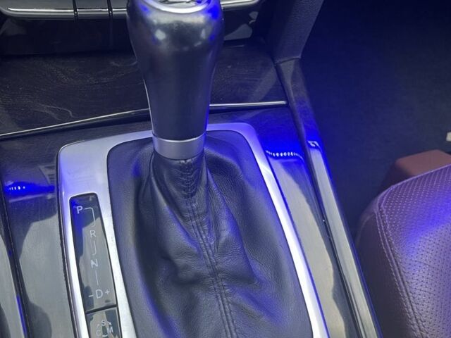 Серый Мерседес 220, объемом двигателя 2.1 л и пробегом 320 тыс. км за 10000 $, фото 14 на Automoto.ua