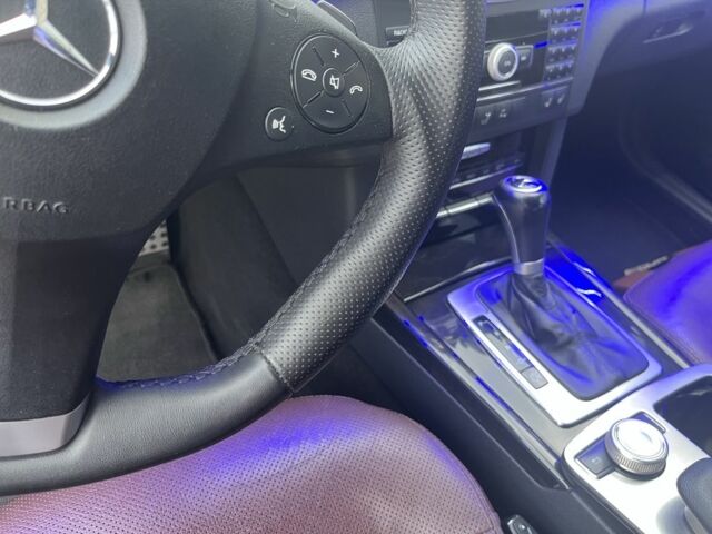 Серый Мерседес 220, объемом двигателя 2.1 л и пробегом 320 тыс. км за 10000 $, фото 11 на Automoto.ua