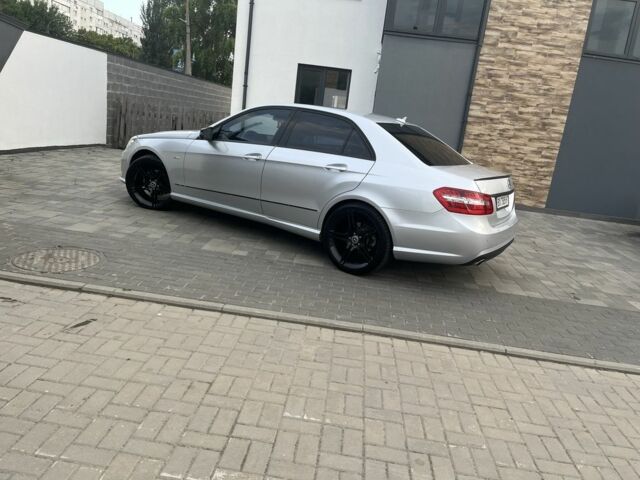 Серый Мерседес 220, объемом двигателя 2.1 л и пробегом 320 тыс. км за 10000 $, фото 7 на Automoto.ua