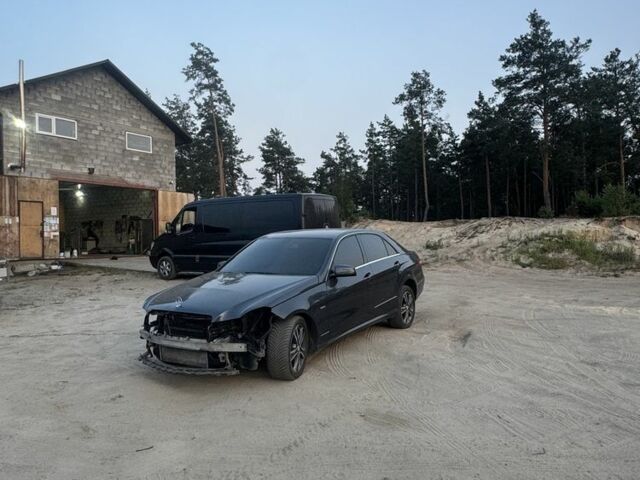 Серый Мерседес 220, объемом двигателя 2.2 л и пробегом 398 тыс. км за 9000 $, фото 1 на Automoto.ua