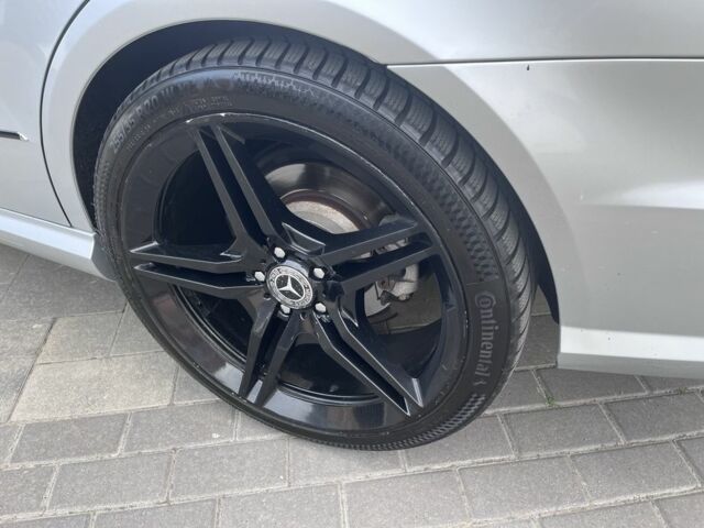 Серый Мерседес 220, объемом двигателя 2.1 л и пробегом 320 тыс. км за 10000 $, фото 13 на Automoto.ua