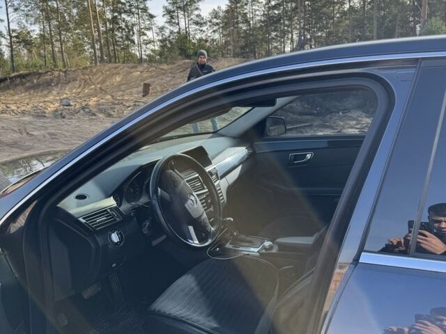 Серый Мерседес 220, объемом двигателя 2.1 л и пробегом 315 тыс. км за 9000 $, фото 6 на Automoto.ua