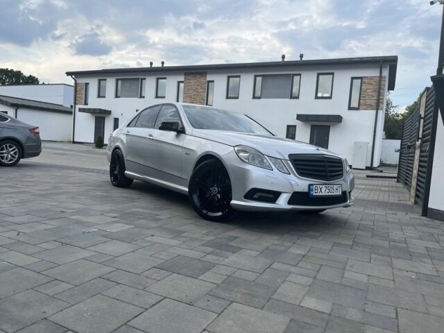 Серый Мерседес 220, объемом двигателя 2.1 л и пробегом 320 тыс. км за 10000 $, фото 2 на Automoto.ua