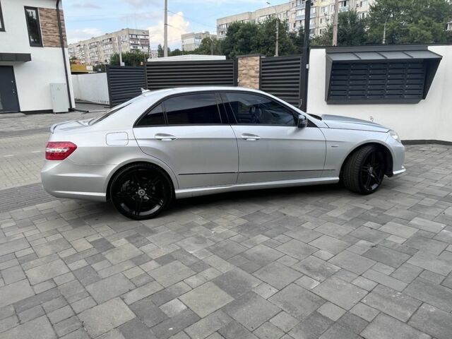 Серый Мерседес 220, объемом двигателя 2.1 л и пробегом 320 тыс. км за 10000 $, фото 4 на Automoto.ua