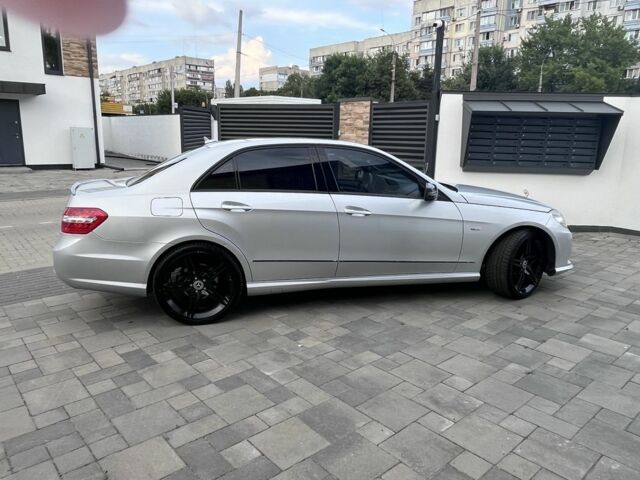 Серый Мерседес 220, объемом двигателя 2.1 л и пробегом 320 тыс. км за 10000 $, фото 3 на Automoto.ua