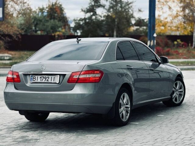 Серый Мерседес 220, объемом двигателя 2.1 л и пробегом 321 тыс. км за 9500 $, фото 7 на Automoto.ua