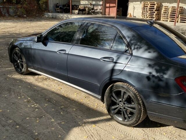 Серый Мерседес 220, объемом двигателя 2.1 л и пробегом 290 тыс. км за 10500 $, фото 4 на Automoto.ua