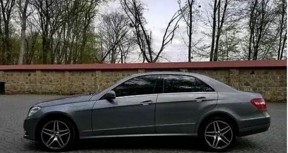 Серый Мерседес 220, объемом двигателя 2.2 л и пробегом 232 тыс. км за 14400 $, фото 3 на Automoto.ua