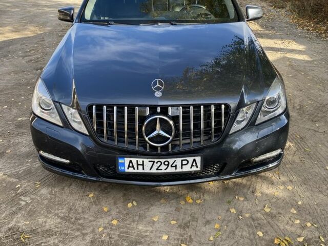 Серый Мерседес 220, объемом двигателя 2.1 л и пробегом 290 тыс. км за 10500 $, фото 1 на Automoto.ua