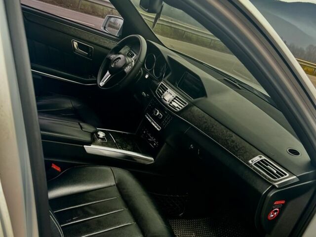 Серый Мерседес 220, объемом двигателя 2.1 л и пробегом 300 тыс. км за 18000 $, фото 3 на Automoto.ua