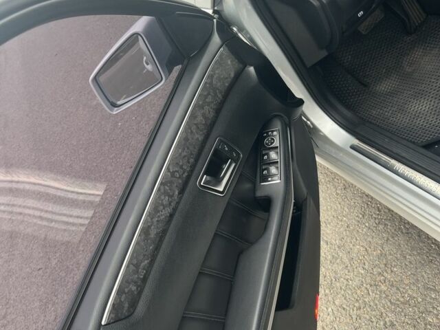 Серый Мерседес 220, объемом двигателя 2.1 л и пробегом 300 тыс. км за 18000 $, фото 5 на Automoto.ua