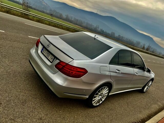 Серый Мерседес 220, объемом двигателя 2.1 л и пробегом 300 тыс. км за 18000 $, фото 2 на Automoto.ua