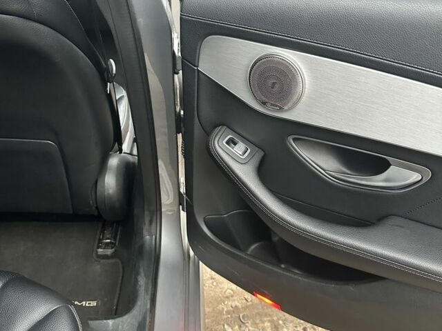 Сірий Мерседес 220, об'ємом двигуна 2.1 л та пробігом 285 тис. км за 16500 $, фото 11 на Automoto.ua