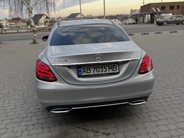 Сірий Мерседес 220, об'ємом двигуна 2.1 л та пробігом 188 тис. км за 23500 $, фото 7 на Automoto.ua