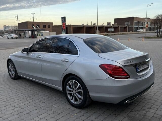 Сірий Мерседес 220, об'ємом двигуна 2.1 л та пробігом 188 тис. км за 23500 $, фото 1 на Automoto.ua