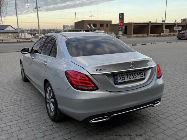 Сірий Мерседес 220, об'ємом двигуна 2.1 л та пробігом 188 тис. км за 23500 $, фото 2 на Automoto.ua