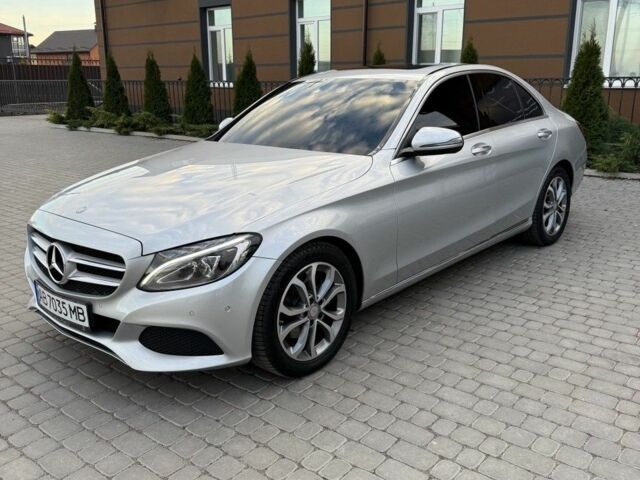 Сірий Мерседес 220, об'ємом двигуна 2.1 л та пробігом 188 тис. км за 23500 $, фото 3 на Automoto.ua