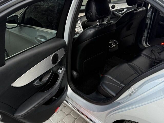 Сірий Мерседес 220, об'ємом двигуна 2.1 л та пробігом 188 тис. км за 23500 $, фото 17 на Automoto.ua