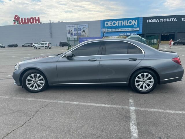 Серый Мерседес 220, объемом двигателя 2 л и пробегом 118 тыс. км за 19800 $, фото 12 на Automoto.ua