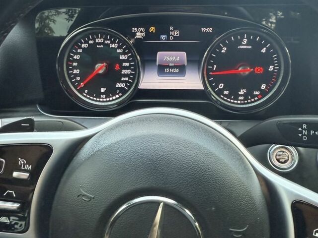 Сірий Мерседес 220, об'ємом двигуна 2 л та пробігом 152 тис. км за 33900 $, фото 6 на Automoto.ua