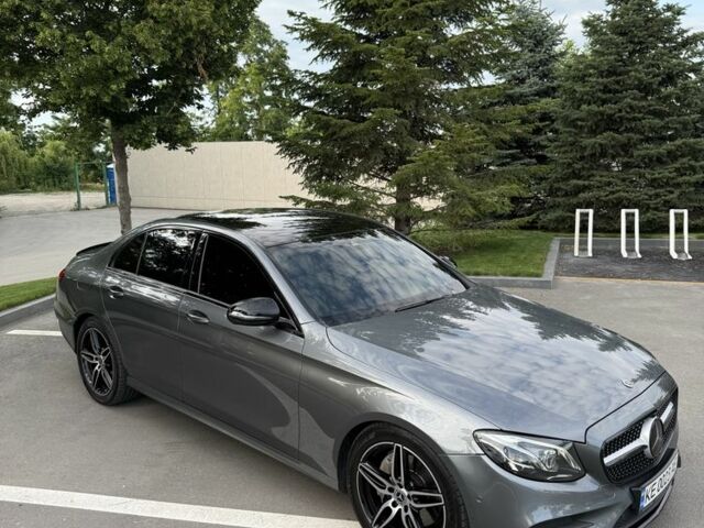 Сірий Мерседес 220, об'ємом двигуна 2 л та пробігом 152 тис. км за 33900 $, фото 5 на Automoto.ua