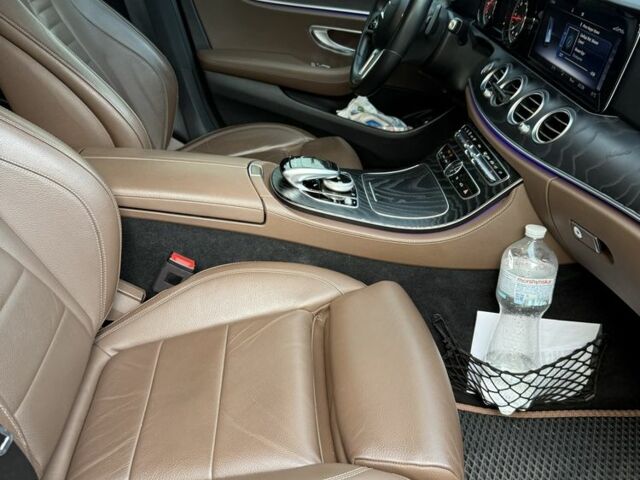 Сірий Мерседес 220, об'ємом двигуна 2 л та пробігом 152 тис. км за 33900 $, фото 4 на Automoto.ua