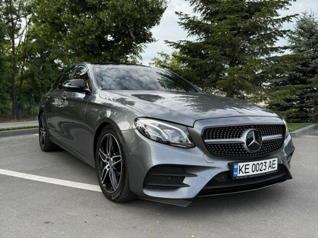 Сірий Мерседес 220, об'ємом двигуна 2 л та пробігом 152 тис. км за 33900 $, фото 3 на Automoto.ua