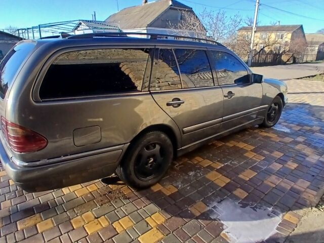 Серый Мерседес 220, объемом двигателя 2.2 л и пробегом 400 тыс. км за 4200 $, фото 3 на Automoto.ua