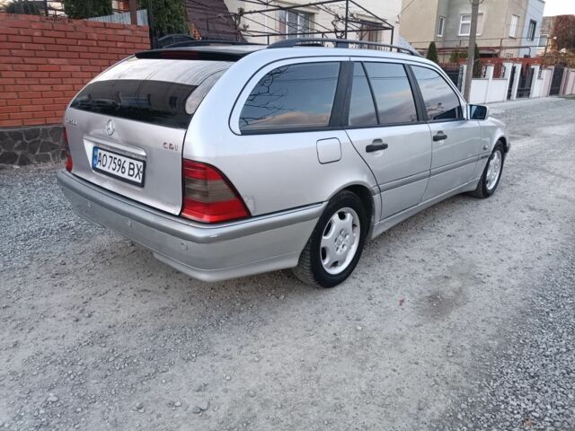 Серый Мерседес 220, объемом двигателя 2.1 л и пробегом 450 тыс. км за 1850 $, фото 2 на Automoto.ua