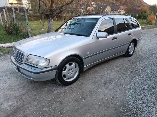 Серый Мерседес 220, объемом двигателя 2.1 л и пробегом 450 тыс. км за 1850 $, фото 3 на Automoto.ua