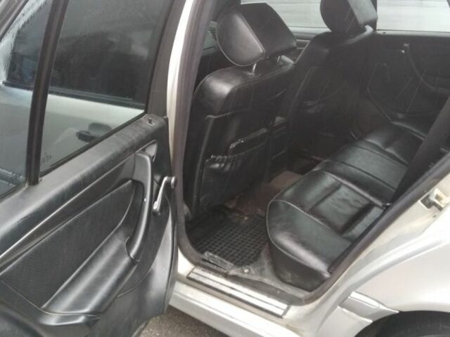 Серый Мерседес 220, объемом двигателя 2.1 л и пробегом 438 тыс. км за 3000 $, фото 10 на Automoto.ua