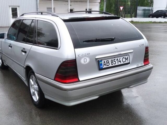 Серый Мерседес 220, объемом двигателя 2.1 л и пробегом 438 тыс. км за 3000 $, фото 4 на Automoto.ua