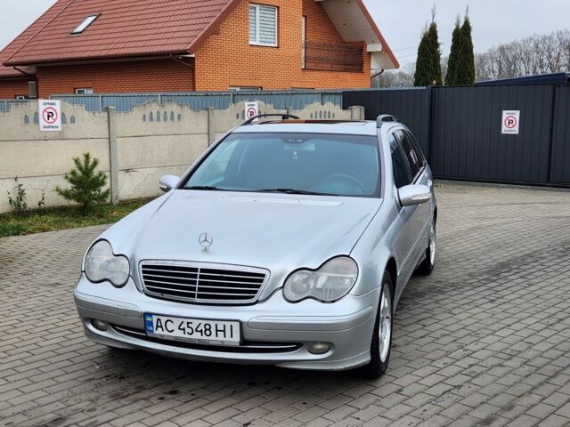 Серый Мерседес 220, объемом двигателя 2.1 л и пробегом 356 тыс. км за 3550 $, фото 1 на Automoto.ua