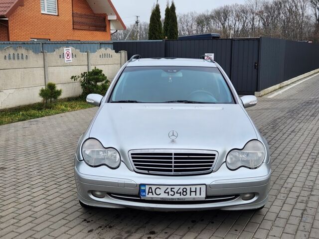 Серый Мерседес 220, объемом двигателя 2.1 л и пробегом 356 тыс. км за 3550 $, фото 2 на Automoto.ua