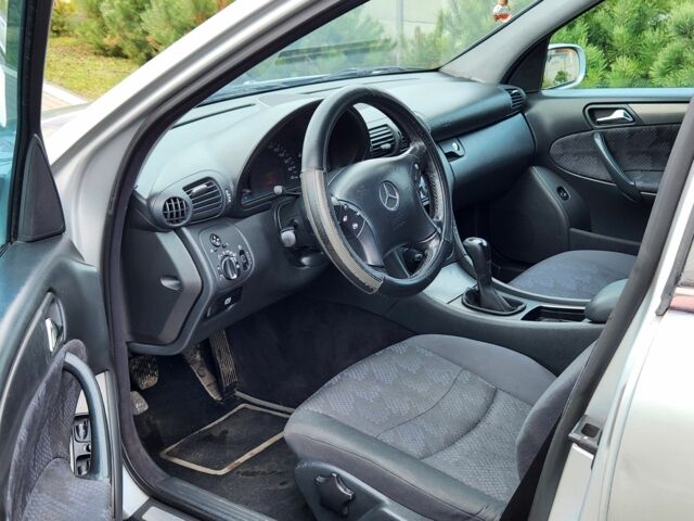 Серый Мерседес 220, объемом двигателя 2.1 л и пробегом 356 тыс. км за 3550 $, фото 16 на Automoto.ua