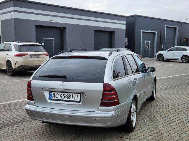 Серый Мерседес 220, объемом двигателя 2.1 л и пробегом 356 тыс. км за 3550 $, фото 7 на Automoto.ua