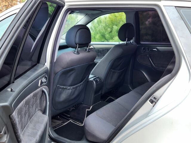 Серый Мерседес 220, объемом двигателя 2.1 л и пробегом 356 тыс. км за 3550 $, фото 18 на Automoto.ua