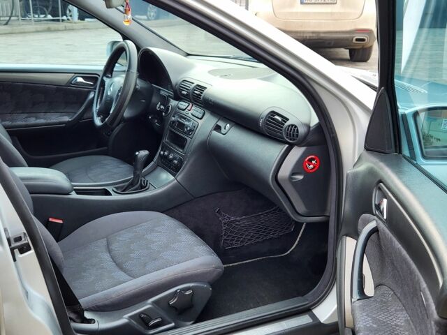 Серый Мерседес 220, объемом двигателя 2.1 л и пробегом 356 тыс. км за 3550 $, фото 22 на Automoto.ua