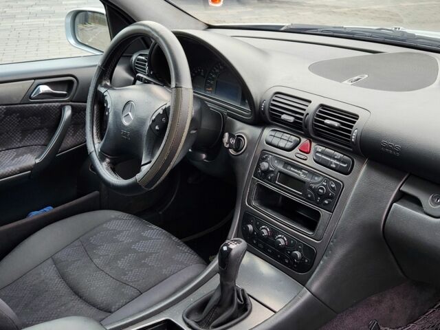 Серый Мерседес 220, объемом двигателя 2.1 л и пробегом 356 тыс. км за 3550 $, фото 23 на Automoto.ua