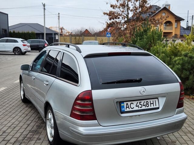 Серый Мерседес 220, объемом двигателя 2.1 л и пробегом 356 тыс. км за 3550 $, фото 9 на Automoto.ua