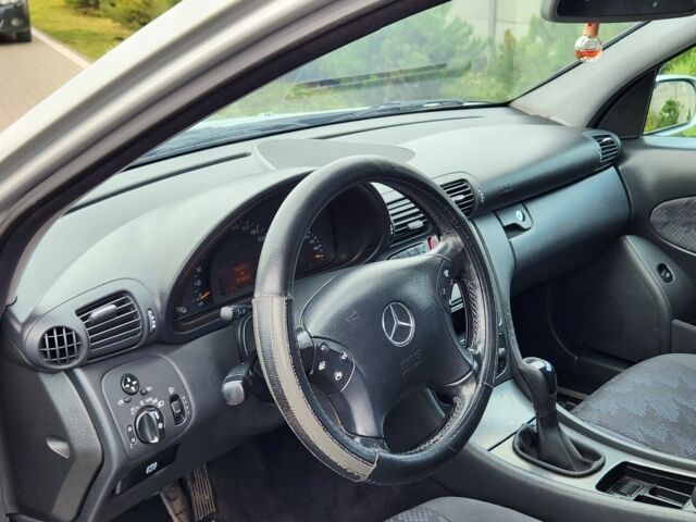 Серый Мерседес 220, объемом двигателя 2.1 л и пробегом 356 тыс. км за 3550 $, фото 17 на Automoto.ua